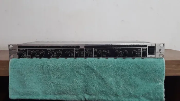 Compressor Behringer Com Mal Contato