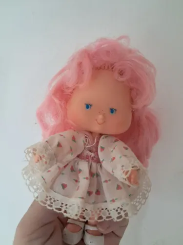 Boneca moranguinho coleção arco-íris