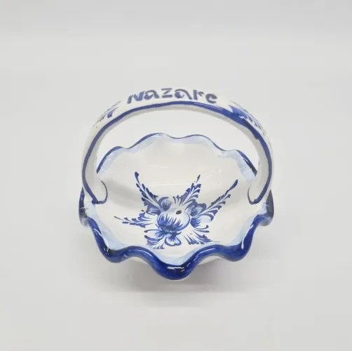 Cesto de cerâmica azul e branco