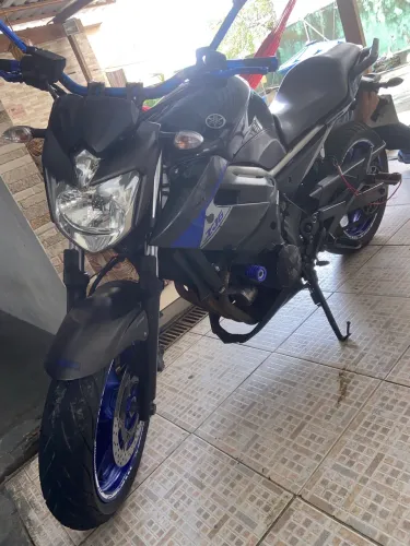 Moto xj6