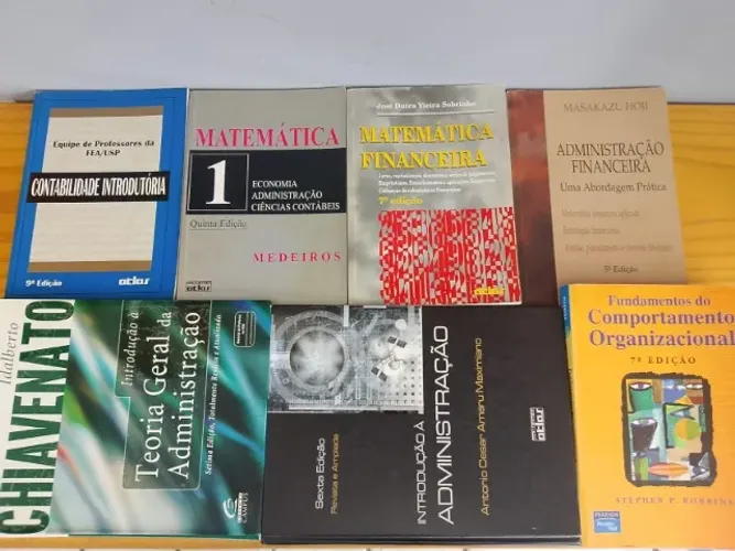 Lote com 7 livros acadêmicos usados