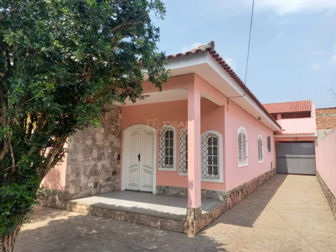 Compre Casa de 4 Quartos em Parque Corrientes, Campos dos Goytacazes
