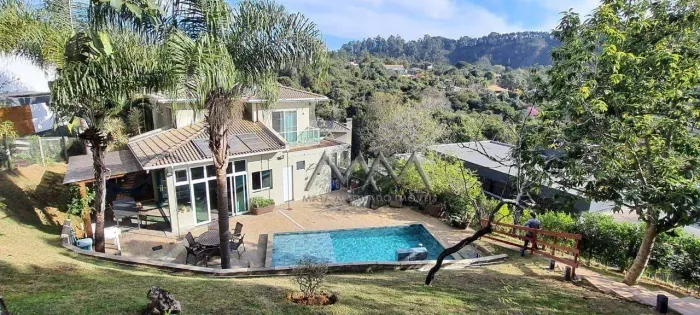 Casa à Venda no Condomínio Vila Alpina | 5 Quartos - 309 m²