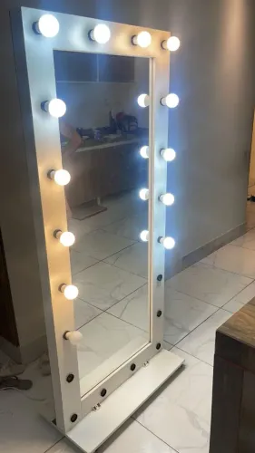 Vendo Espelho Camarim bem conservado