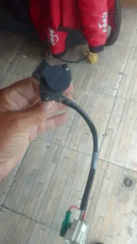Chicote que carrega a bateria Lateral da EVS .