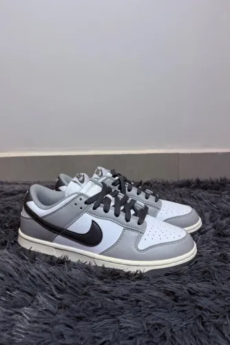 Nike Dunk Low Novo | Tam. 37,5 BR | Branco/Cinza/Preto