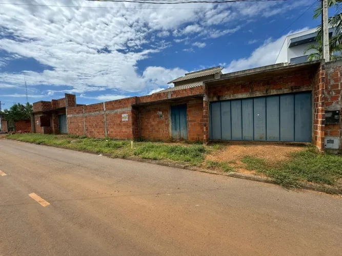 Vendo construçao de uma casa localizado no setor Jardim Amercia em Porto Nacional.