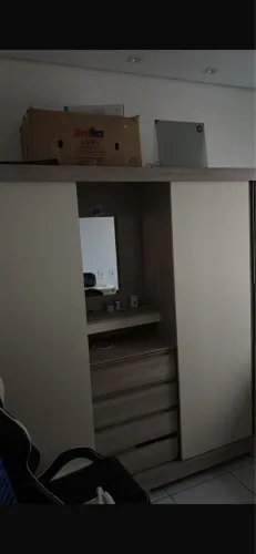 Guarda roupa solteiro duas portas e 4 gavetas 