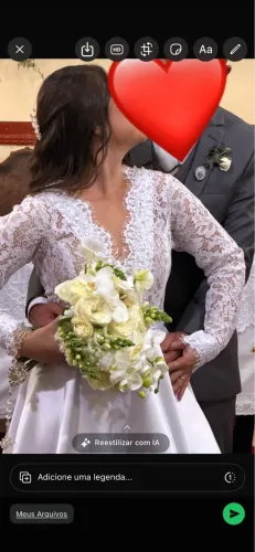 Vestido de Noiva com Renda e Saia Acetinada