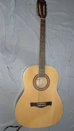 Violão seminovo da marca memphis