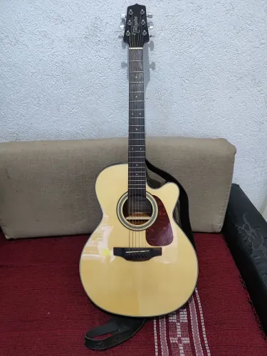 Violão  Takamine jumbo GN 15 CE.