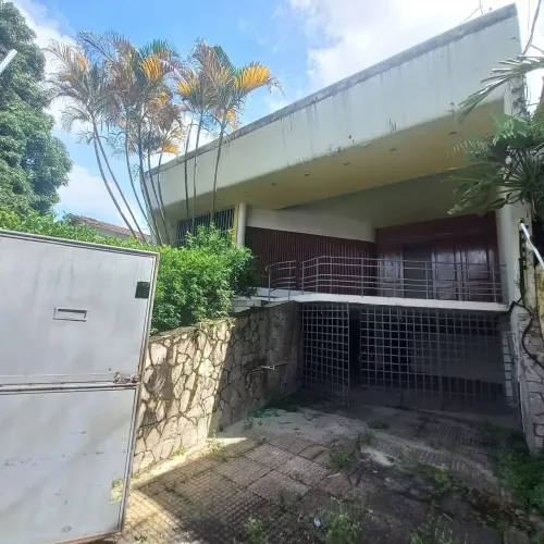 Casa com 7 suítes e Piscina na B. Campos