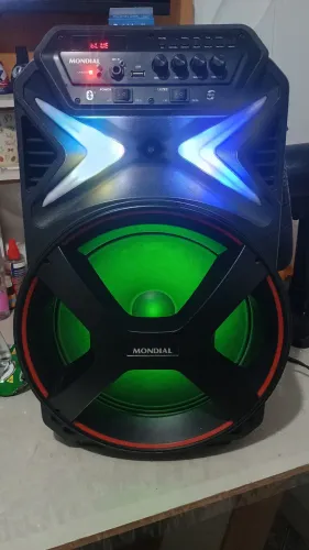 Vendo uma caixa de som r$ 300