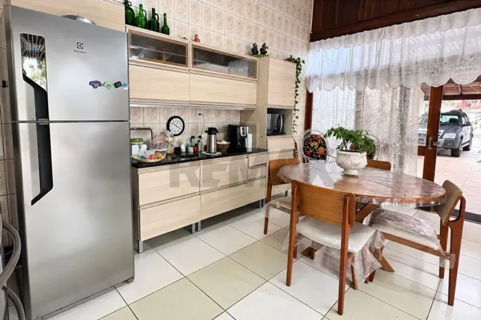Casa Térrea com Amplo Quintal em Massaguaçu Caraguatatuba
