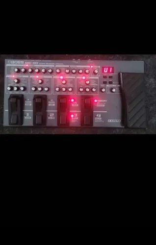 Pedaleira de guitarra Boss ME - 80