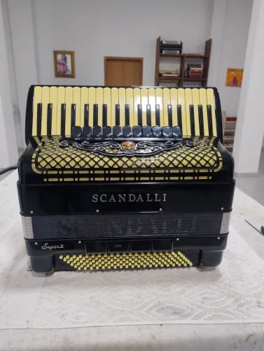 Acordeon Scandalli Super V Zera !