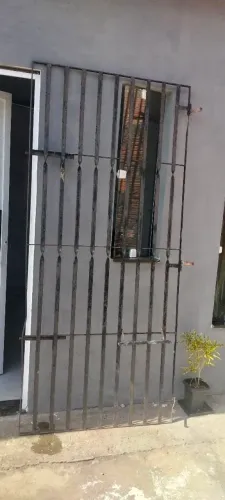 Vendo essa grade de ferro.