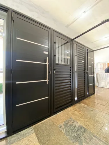 PORTAS DE ALUMÍNIO PRETO A PARTIR DE $729,00