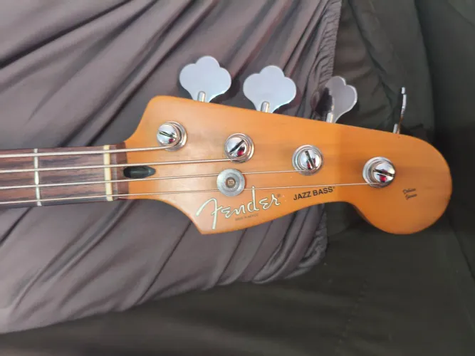 Baixo Fender Deluxe jazz bass 4 cordas