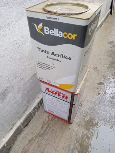 Latas vazias para artesanato