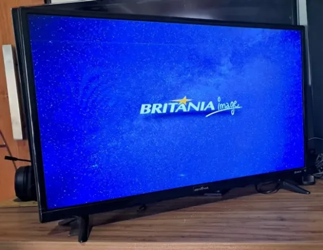 TV Britânia - Philco 32" Smart - Liga normal - Defeito: Display queimado