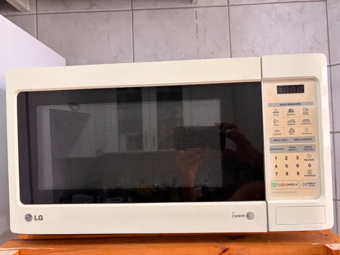 Micro-ondas LG iWave 31 Litros - bege