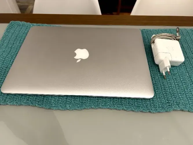 Macbook Air 2015 13 pol e vários adaptadores - super novo