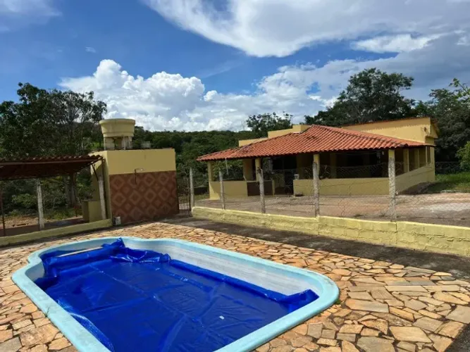 Fazendinha 5.5 ha, piscina, córrego, terra de cultivo e casa. Jaboticatubas.