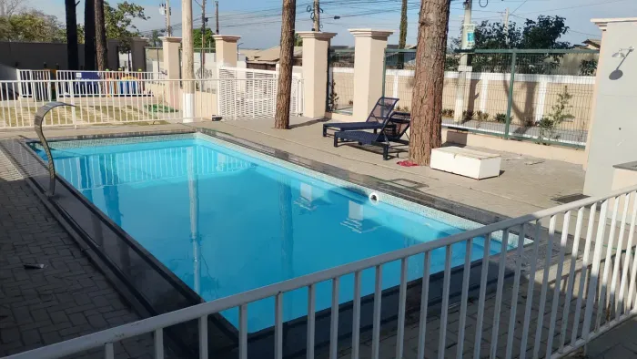 Apartamento de 2 qurtos na Ocidental na Comercial em frente A Linha de Onibus e Comercio E