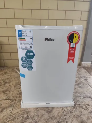 Frigobar 68L 110V na caixa garantia de 1 ano