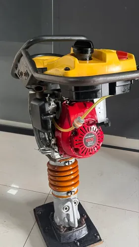 VENDO COMPACTADOR DE SOLO BOMAG MOTOR HONDA BARATO 