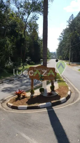 Terreno à venda em Guararema-SP, Centro: 648m² de oportunidade única!