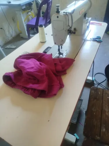 Vendendo máquina de costura industrial