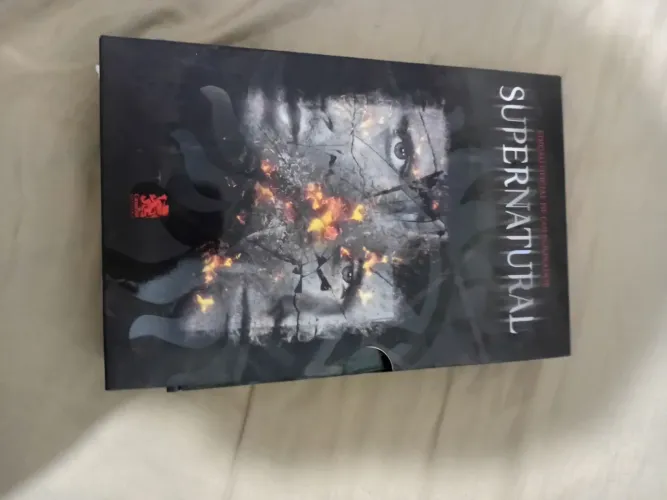Para fãs de supernatural 3 livros ? um poste