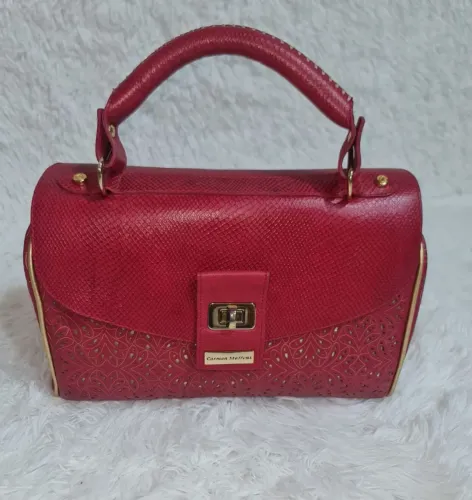 Bolsa Carmen Steffens Seminova apenas 400,00 