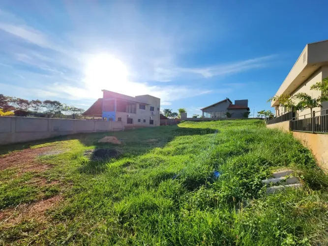 Terreno 796m² no Condomínio Santa Mônica em Fronteira  Represa de Furnas