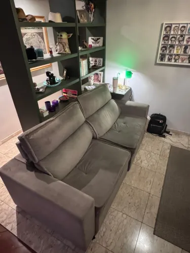 Sofá retrátil bege, 2 lugares, impermeável - usado