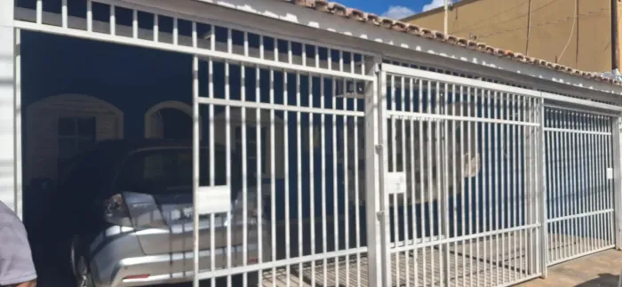 Grades, Portão bem conservados!