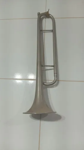 Corneta si bemol com bocal dourado