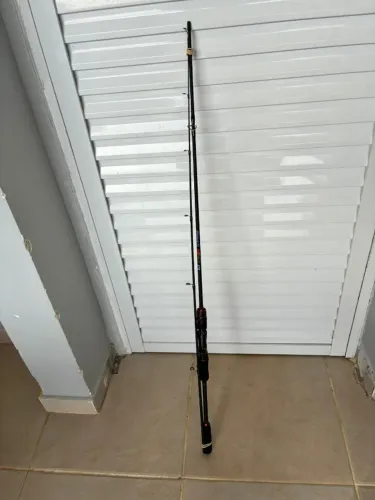 Vara Carretilha - ARENAE II SUPER HARD - 2,10 MT - 10-20 Lb - 2 partes (excelente estado)