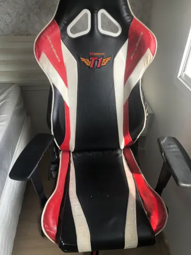 Cadeira dxracer edição skt T1 usada somente pix