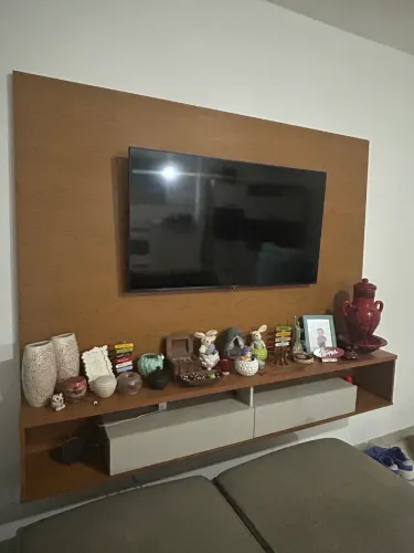 Painel de TV grande e espaçoso