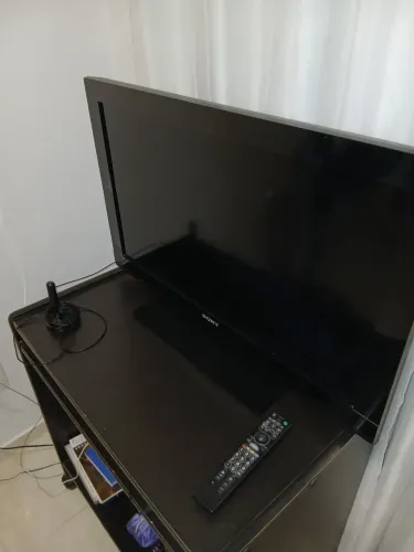 Tv LCD Com saída para HDMI e USB.