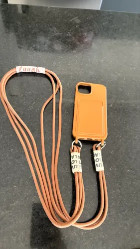 Capa Silicone com Cordão e Porta Cartão para iPhone 15