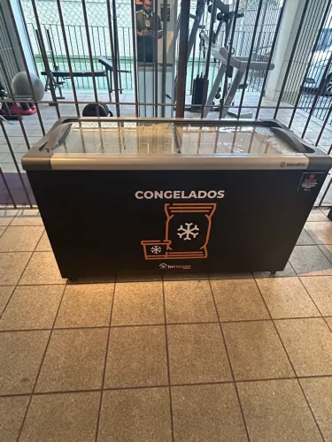 Frezeer Metal frio muito novo