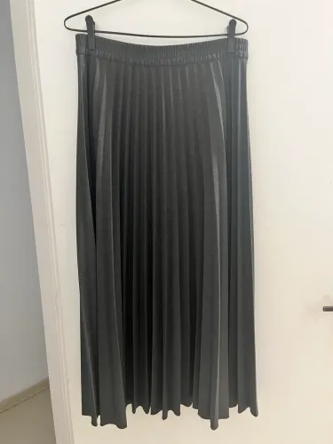 Saia plissada Zara