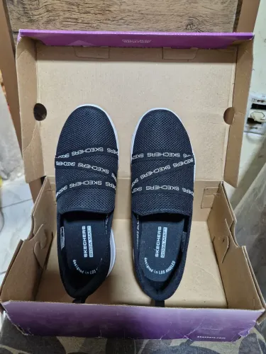 Tênis skechers preto tamanho 39