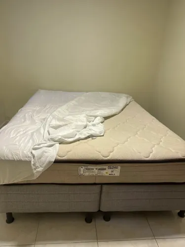 Cama Queen com base
