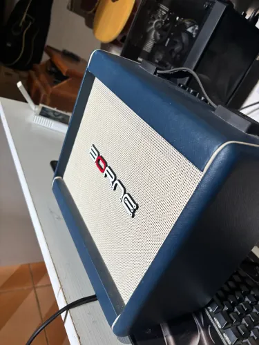 Amplificador de guitarra Borne azul
