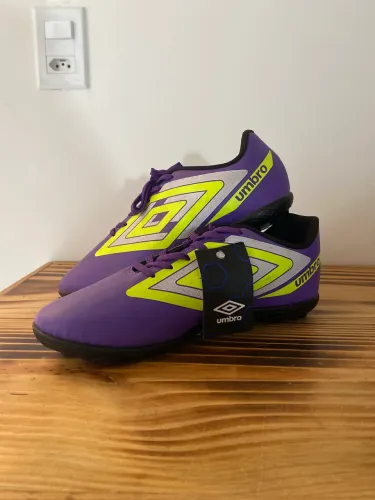 Chuteira Umbro Nova nunca usada